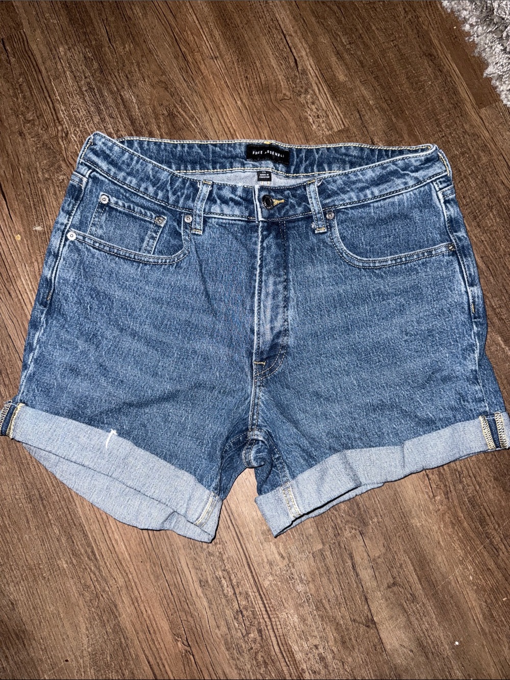 Casual Mid-Rise Blue Denim Rolled-Hem Women's Shorts